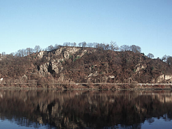Urfahrw%c3%a4nd_Blick-%c3%bcber-die-sehr-ruhige-tiefblaue-Donau-auf-das-Naturschutzgebiet-Urfahrw%c3%a4nd_c-Limberger-Josef_web