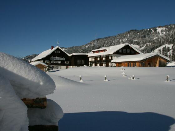 Almhof Winter aussen © Almhof