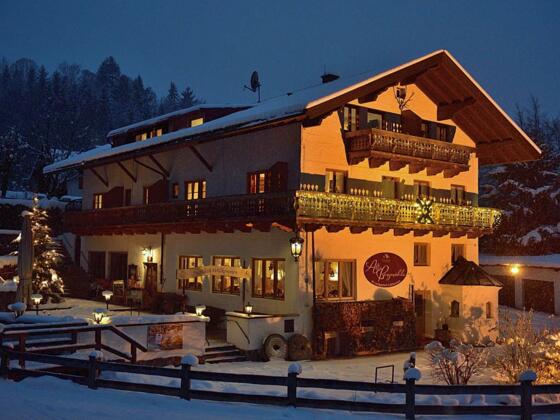 Winter in Birkenstein Alte Bergmühle im Schnee