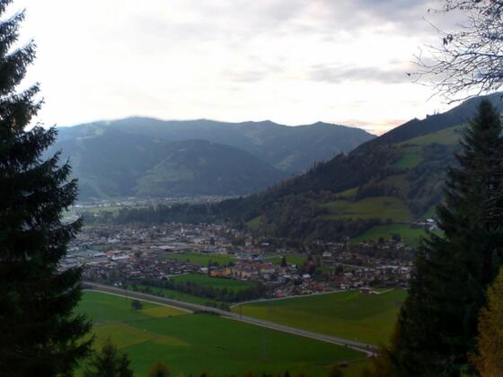 Bank mit Ausblick Richtung Schmittenhöhe