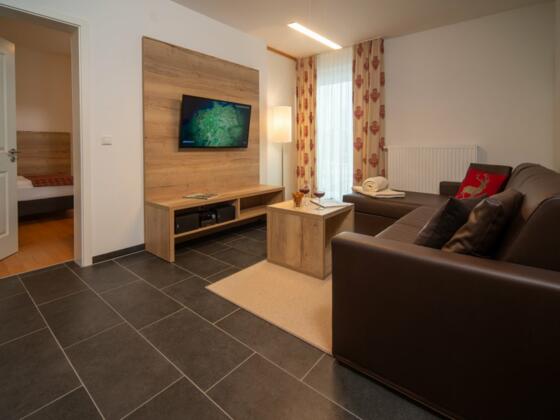 Wohnzimmer mit Flat-TV