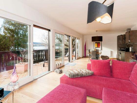 Wohn-Esszimmer mit Panoramablick und großzügiger 80 m2 Terrasse