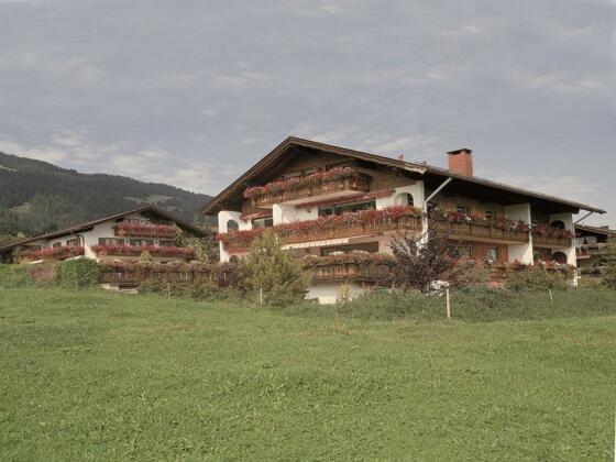 Haupthaus und Dependance