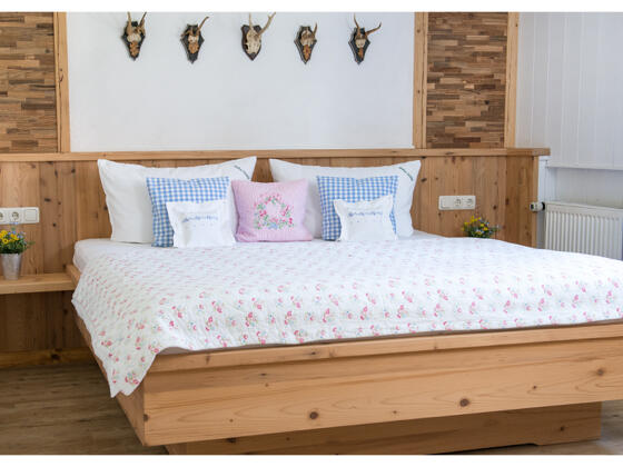 Luxus wohnen - Himmlisch gebettet - umrahmt von edlen Hölzern