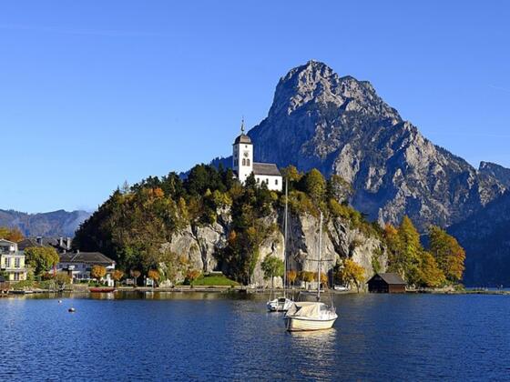 Halbinsel Traunkirchen mit Kloster