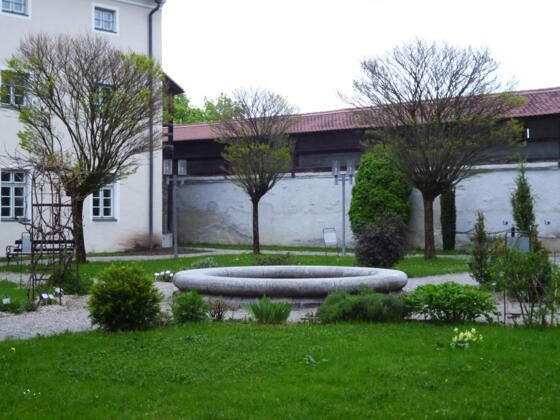 Der liebevoll angelegte Klosterhof in Schongau.