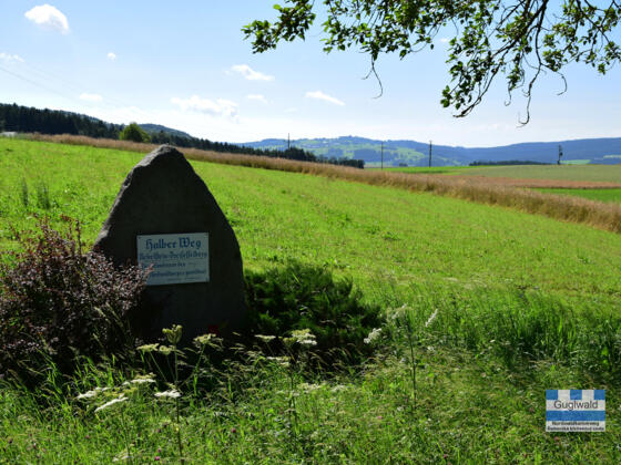 Denkmal halber Nordwaldkammweg bei Guglwald