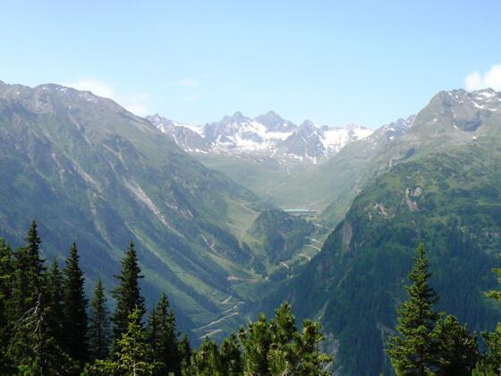 Blick auf die Silvretta-Hochalpenstrasse