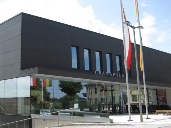 Gramaphon_aussen_m_Schrift