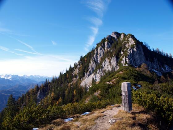 Spering 1605m vom Sattel ~1485m gesehen.