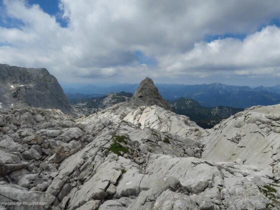 Rasch bin ich unten und sehe schon den Grat zum Weittal-Gschlösslkogel