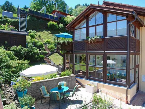 Das Haus mit Garten und Wintergarten