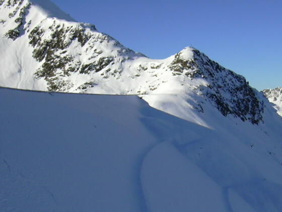 Die Mute am Westende des Finstertaler Staudammes, dahinter der Schafzoll