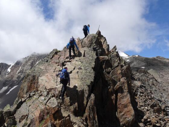 Drahtseilversicherte Passage auf dem Weg zur Ötzi-Fundstelle.
