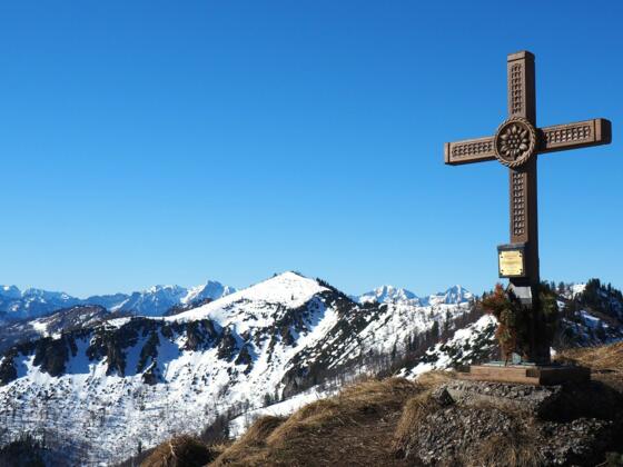 Burgspitz 1429m mit Almkogel (März)