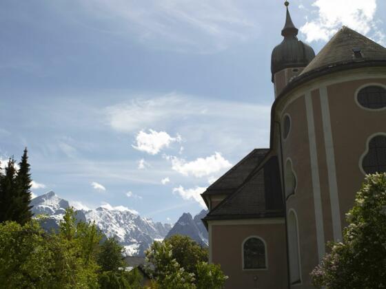Pfarrkirche St. Martin im Garmischer Zentrum