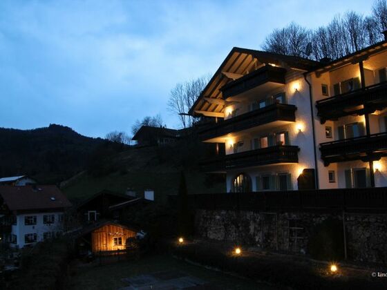 Hausansicht bei Nacht