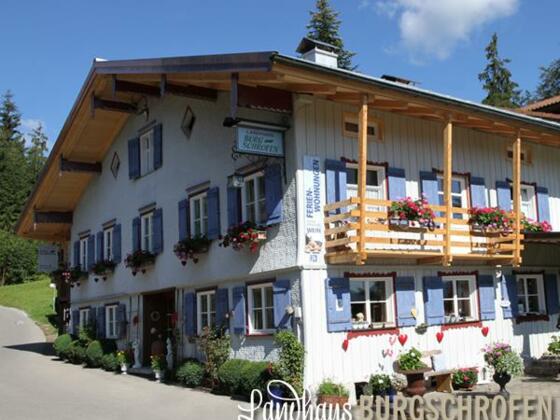 Landhaus Burgschrofen Hausansicht Sommer