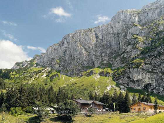 Tutzinger Hütte vor der Benedikten-Nordwand