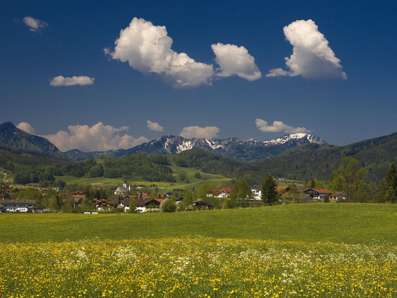 Inzell im Frühling - der Blick von Einsiedl Richtung Adlgaß