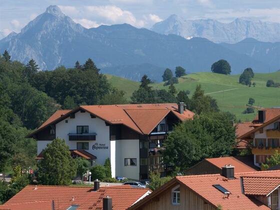 Hotel Alpenrose mit Zugspitzblick