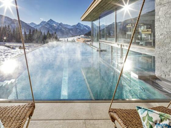 Outdoor-Panorama-Pool