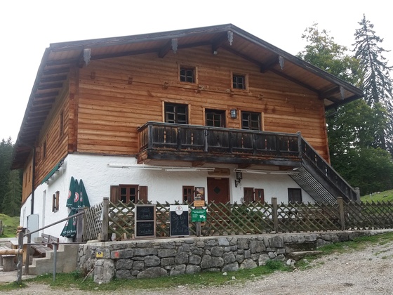 Sulzner Kaser, 1239 m, mit Terrasse.