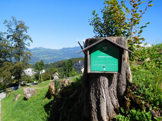Hinweistafel am Gmörkberg-Tagschurf