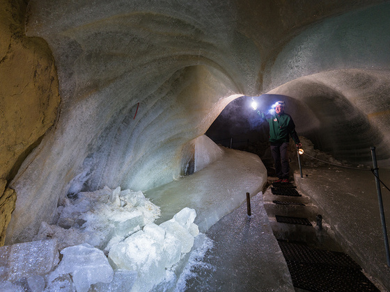 In der Schellenberger Eishöhle