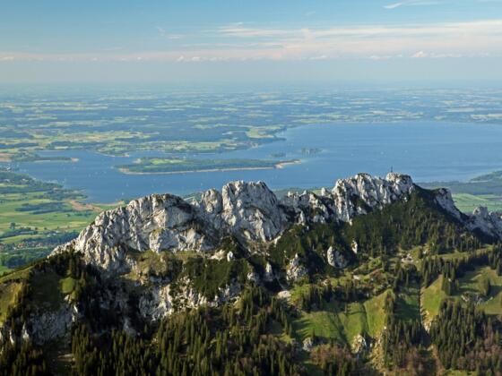 Kampenwand-Gipfel mit Chiemsee