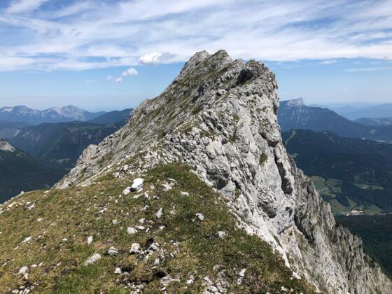 Blick von der Eisbodenscharte über den traumhaften Grat zum Gipfel