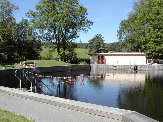 Naturmoorschwimmbad in Aschau.