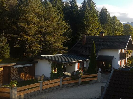 Blick auf unsere Ferienwohnung und Wohnhaus