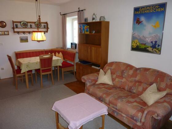 Essecke und Couch-Garnitur