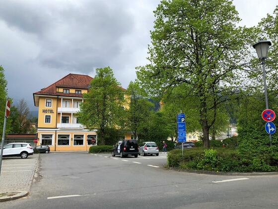 Einfahrt in den Parkplatz