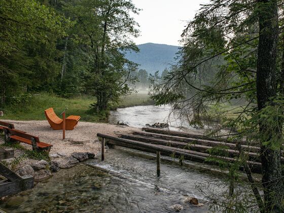 Kneippen im Naturschutzgebiet. Eiskalter Fußmarsch