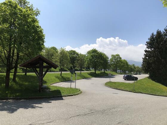 Einfahrt in den Parkplatz