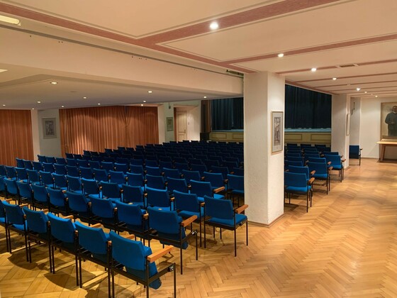 blick_zuschauerraum-zur-buehne