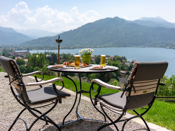 biergarten-das-tegernsee_biergartenausblick