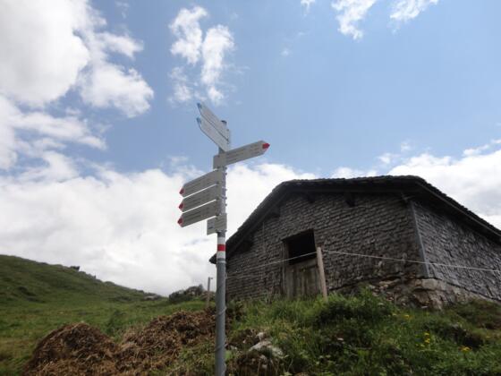 Kasparsalpe mit Wegweiser