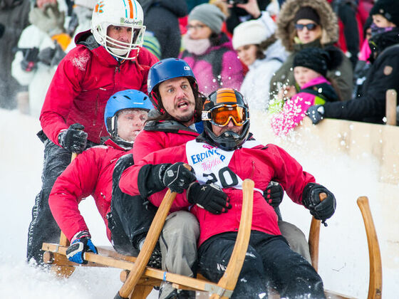 Das spannende Hornschlittenrennen in Garmisch-Partenkirchen