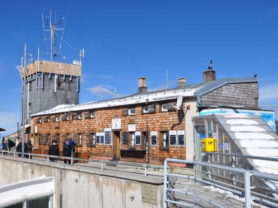 Das Münchner Haus auf dem Zugspitzgipfel