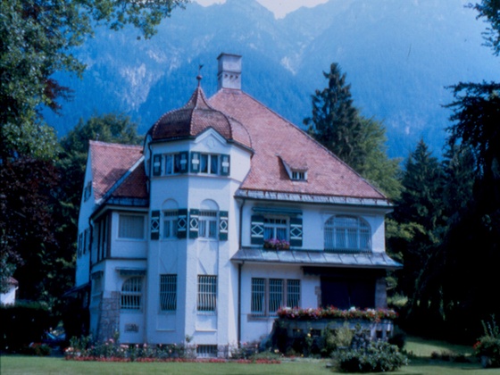 Strauss Villa