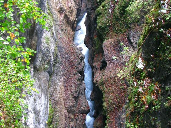 Blick vom Eisernen Steg in die Tiefe der Partnachklamm.