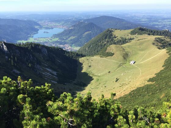 Blick vom Jägerkamp auf Alm und Schliersee