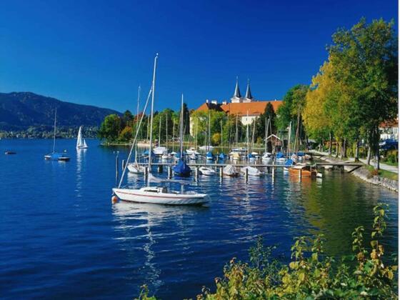 Blick zur Klosterkirche in St.Quirin