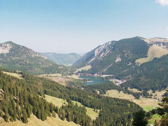 Blick vom Stolzenberg auf den Spitzingsee.