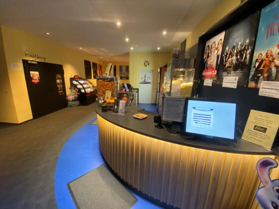 kino-am-tegernsee-kreuth-weissach-innenansicht