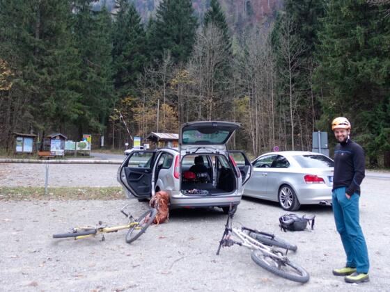 Radl vor der Mautstelle auspacken