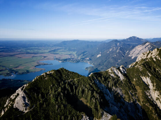 Gratweg Heimgarten - Herzogstand mit Blick auf den Kochelsee und das Voralpenland